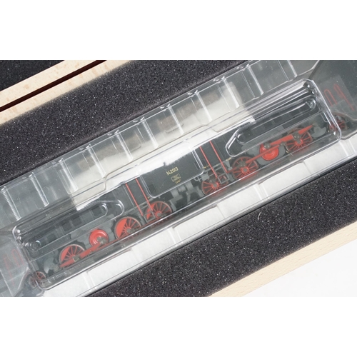 27 - Boxed Marklin HO gauge 37567 Elektrolokomotive Serie Ce 6/8 II Krokodil locomotive