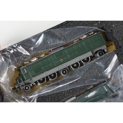 38 - Boxed Fulgurex N gauge No 4207 SBB Ae8/14 11801 locomotive set, with paperwork