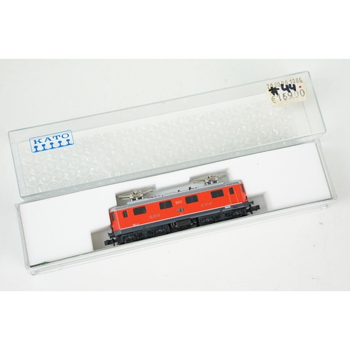 52 - Four cased / boxed N gauge locomotives to include 2 x Kato (K11604 SBB CFF Re 4/4 I & KAC-13709-11 S... 