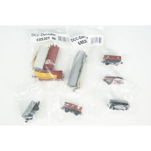 63 - Nine N gauge locomotives featuring Fleischmann 4-6-0 DB black with tender, Kato 644 RB, Arnold 2-10-... 