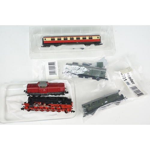 63 - Nine N gauge locomotives featuring Fleischmann 4-6-0 DB black with tender, Kato 644 RB, Arnold 2-10-... 