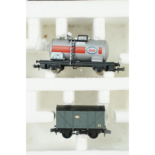 66 - Boxed Lima N gauge train set with varying contents to include Lima 0-6-0 LMS locomotive in maroon, 2... 