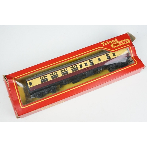 69 - Collection of boxed Triang OO gauge model railway to include R81 Station Set, R3D train set, R357B A... 