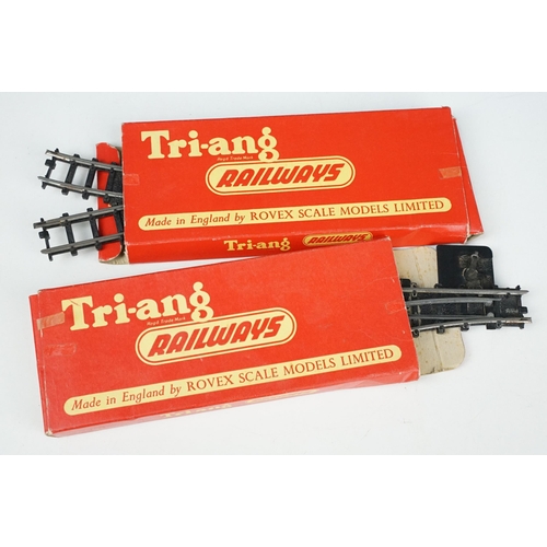 69 - Collection of boxed Triang OO gauge model railway to include R81 Station Set, R3D train set, R357B A... 