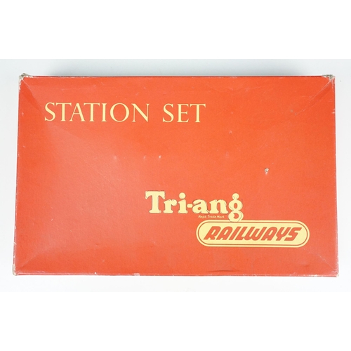 69 - Collection of boxed Triang OO gauge model railway to include R81 Station Set, R3D train set, R357B A... 