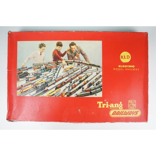 69 - Collection of boxed Triang OO gauge model railway to include R81 Station Set, R3D train set, R357B A... 