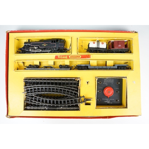 69 - Collection of boxed Triang OO gauge model railway to include R81 Station Set, R3D train set, R357B A... 