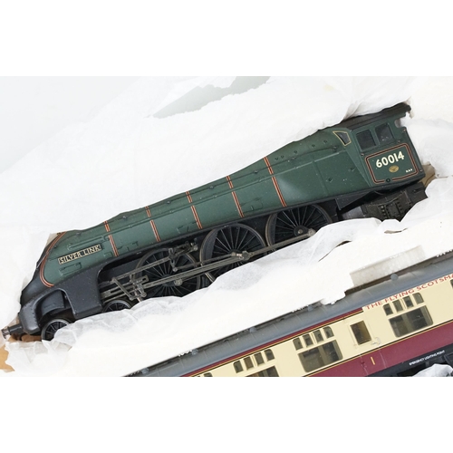 71 - Boxed ltd edn Hornby OO gauge R2089 The Flying Scotsman Train Pack complete with A4 Class locomotive... 