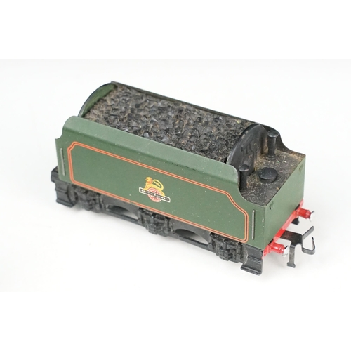 79 - Six Hornby Dublo locomotives to include Bristol Castle, Duchess of Atholl, Silver King, Duchess of M... 