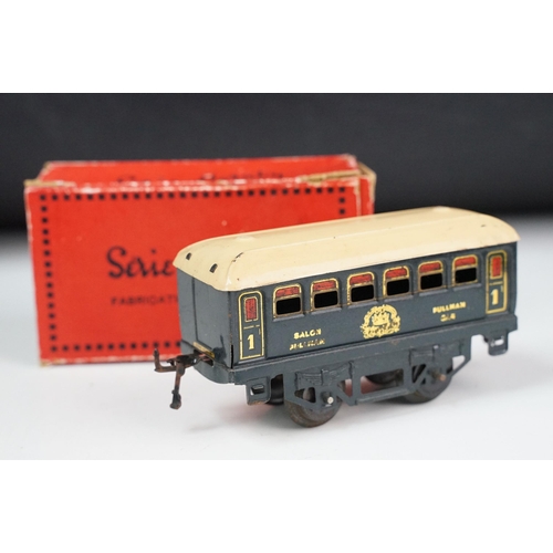 84 - Two boxed French Hornby O gauge Voiture M items of rolling stock (play wear and tatty boxes) plus a ... 