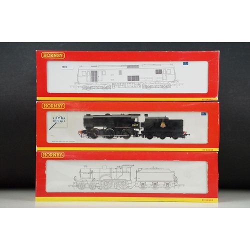 99 - Three boxed Hornby OO gauge locomotives to include Super Detail R2355A BR 0-6-0 Class Q1 Locomotive ... 