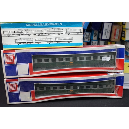 154 - 37 Boxed HO gauge items of rolling stock to include 14 x Piko, 2 x Roco, 5 x Jouef, 7 x Liliput, 4 x... 