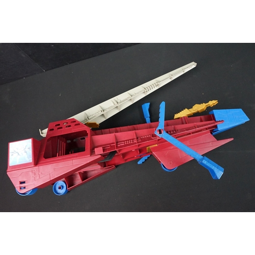 1543 - Boxed Hasbro Visionaries Dagger Assault Darkling Lords vehicle appearing complete with instructions,... 