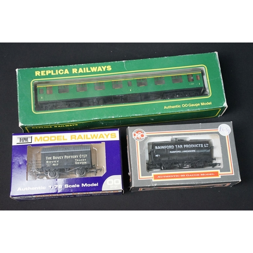 157 - 34 Boxed OO gauge items of rolling stock to include 12 x Bachmann, 6 x Palitoy Mainline, 9 x Dapol, ... 