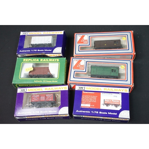 157 - 34 Boxed OO gauge items of rolling stock to include 12 x Bachmann, 6 x Palitoy Mainline, 9 x Dapol, ... 