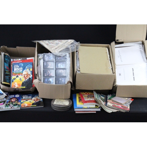 1450 - Large collection of mainly tv related books, annuals and collectibles to include movie dossiers (The... 