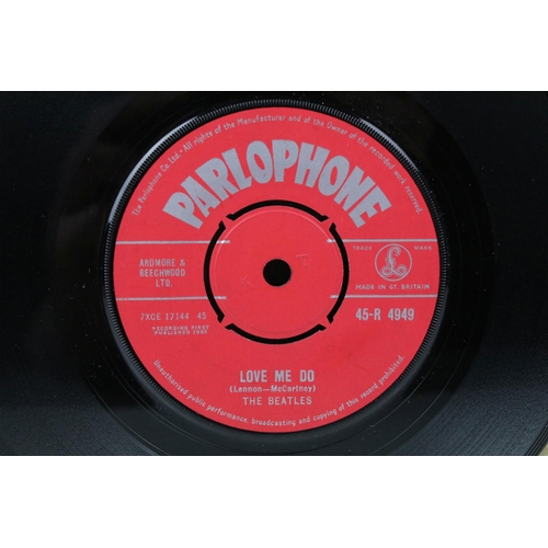 437 - Vinyl - The Beatles – Love Me Do / P.S. I Love You, 7” single on Parlophone Records - 45-R 4949, ori... 