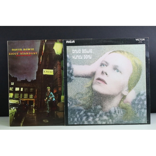 32 - Vinyl - 2 David Bowie LPs to include Hunky Dory (SF 8244, 2E / 3T matrices, glossy RCA labels, lyric... 