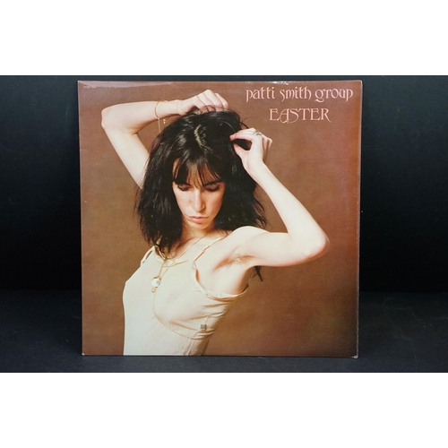 567 - Vinyl - 5 Punk & New Wave UK pressing LPs by US artists to include Patti Smith x 2, Blondie x 3. At ... 