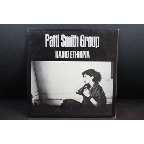 567 - Vinyl - 5 Punk & New Wave UK pressing LPs by US artists to include Patti Smith x 2, Blondie x 3. At ... 