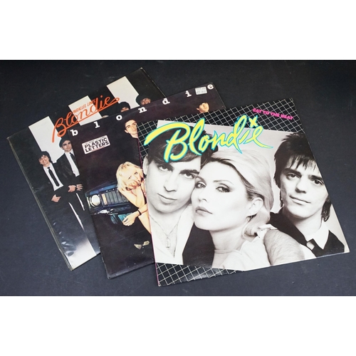 567 - Vinyl - 5 Punk & New Wave UK pressing LPs by US artists to include Patti Smith x 2, Blondie x 3. At ... 