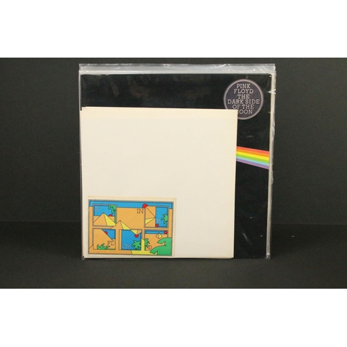 195 - Vinyl - 5 Pink Floyd LP albums to include: Dark Side Of The Moon (A/9 B/8 complete with 2 posters, 2... 