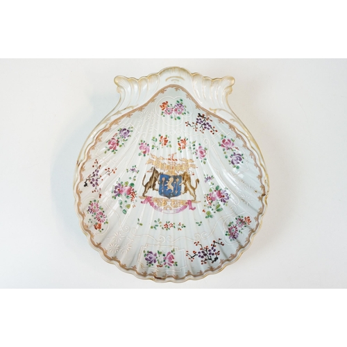 18 - 20th century coat of arms crested 'Portis In Bello' hand painted fluted scallop shell dish, L 24cm