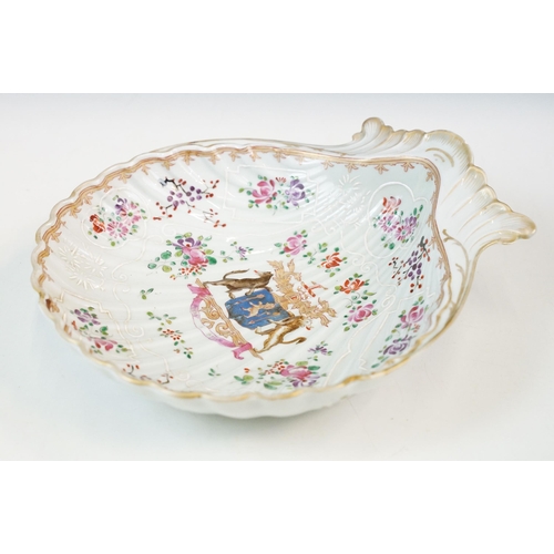 18 - 20th century coat of arms crested 'Portis In Bello' hand painted fluted scallop shell dish, L 24cm