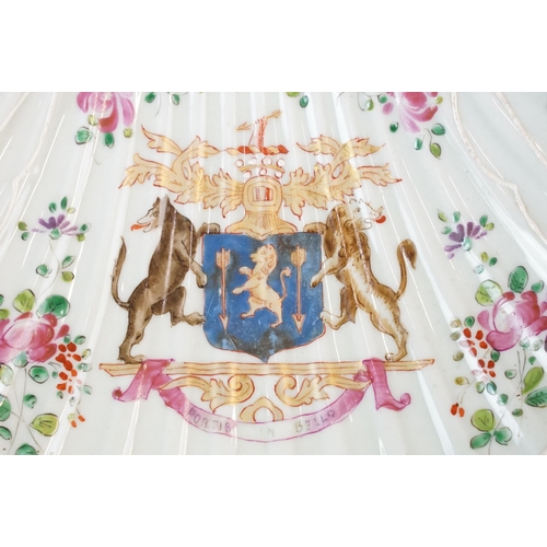 18 - 20th century coat of arms crested 'Portis In Bello' hand painted fluted scallop shell dish, L 24cm