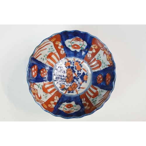 26 - Group of Japanese blue and red Imari five bowls and plate, smallest 13cm diameter, plate 21.5cm diam... 