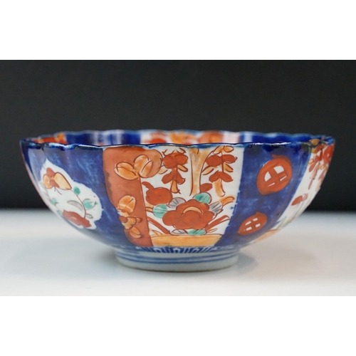 26 - Group of Japanese blue and red Imari five bowls and plate, smallest 13cm diameter, plate 21.5cm diam... 