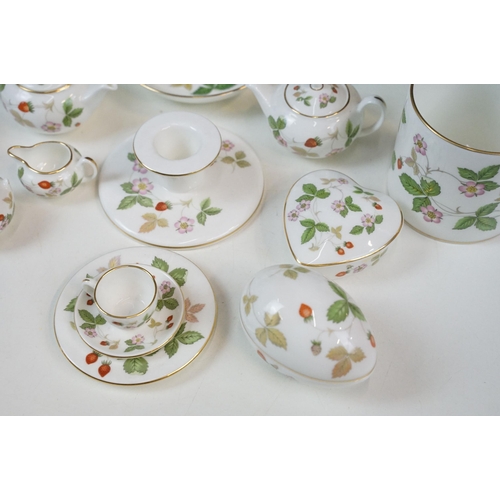 38 - Wedgwood 'Wild Strawberry' Bone China mixed items to include trinket box, bulb vases, cup, vase, can... 