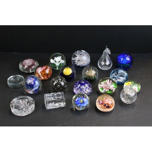 61 - Selection of glass paperweights in various sizes and shapes (20 total)