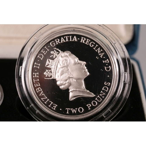 153 - A Royal Mint United Kingdom 1989 £2 silver proof two coin set together with a Royal Mint United King... 