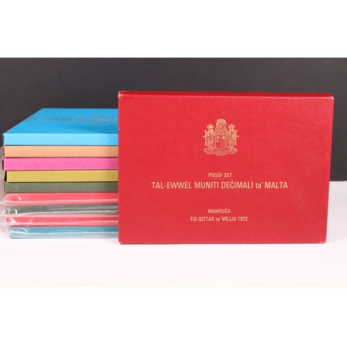 159 - A collection of ten mainly Royal Mint brilliant uncirculated / proof coin sets to include 1979 Maldi... 