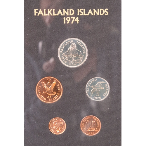 159 - A collection of ten mainly Royal Mint brilliant uncirculated / proof coin sets to include 1979 Maldi... 