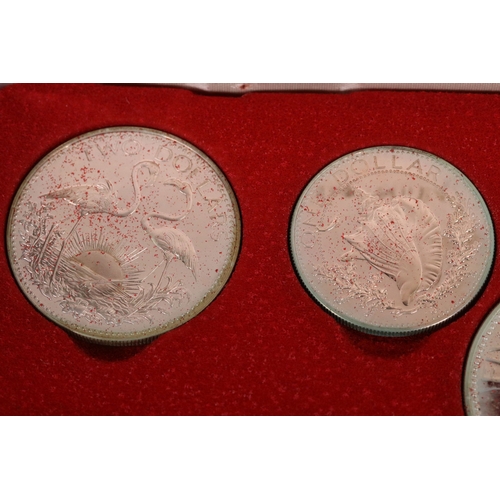 162 - A Franklin Mint 1974 Bahamas 9 coin proof set, to include the sterling silver 10 dollar & 5 dollar c... 