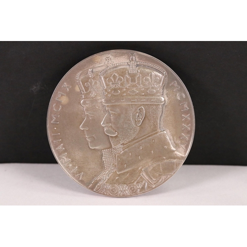 107 - A British 1935 King George V silver jubilee 58mm silver medallion within original issue fitted case.