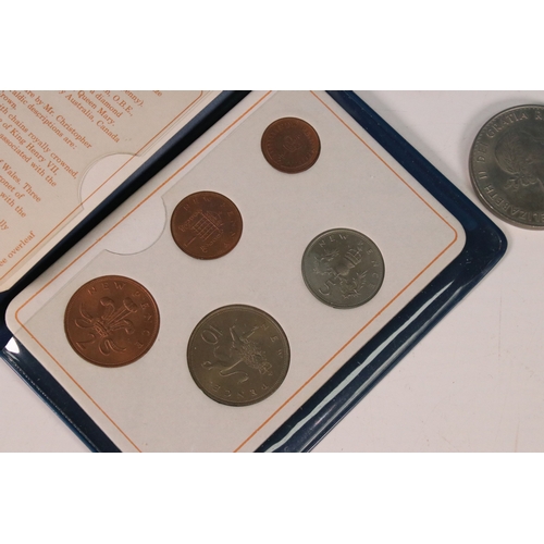 115 - A small collection of mainly British pre decimal coins to include silver and commemorative examples ... 