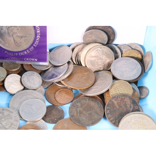 115 - A small collection of mainly British pre decimal coins to include silver and commemorative examples ... 