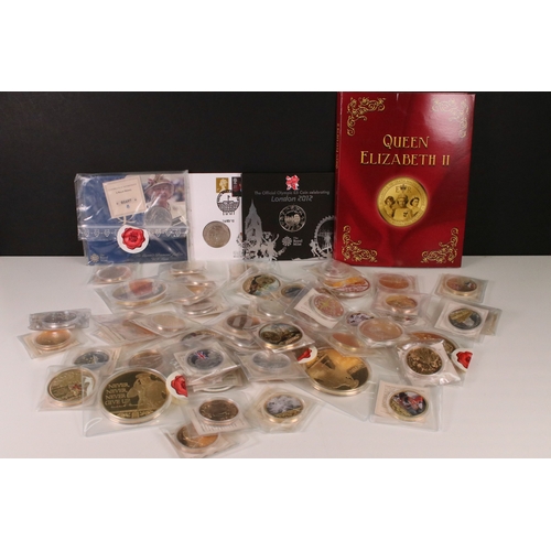 123 - A large group of mixed collectors coins to include Royal Mint £5 coin packs, most collectors coins e... 