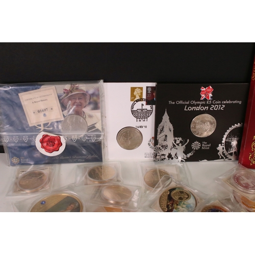 123 - A large group of mixed collectors coins to include Royal Mint £5 coin packs, most collectors coins e... 