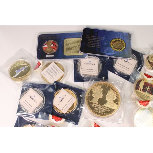 124 - A large group of mixed collectors coins to include oversized and gold plated examples, most collecto... 