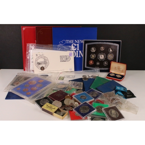 201 - A collection of mainly United Kingdom coins to include uncirculated, year sets, commemorative crowns... 