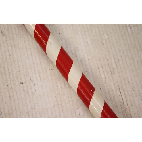 467 - Vintage painted barber's pole with ceramic end, L 131cm