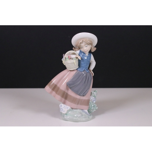 111 - Group of Lladro figurines to include a tall Geisha 4990, girl with flower pots 5543, girl with baske... 