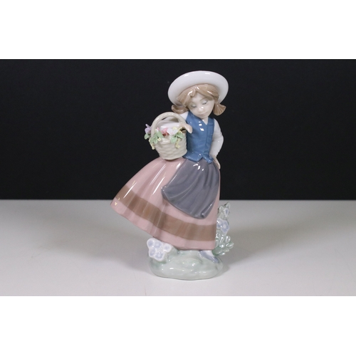 111 - Group of Lladro figurines to include a tall Geisha 4990, girl with flower pots 5543, girl with baske... 