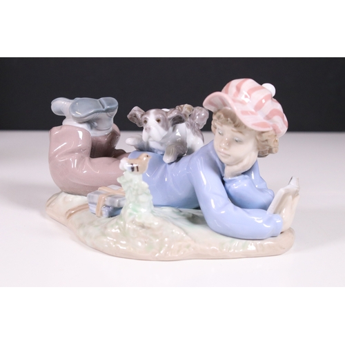 122 - Collection of Lladro and Nao dog related figurines to include 5401, Collectors Society 1989, 7612 5t... 