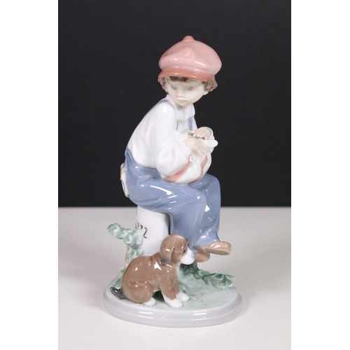 122 - Collection of Lladro and Nao dog related figurines to include 5401, Collectors Society 1989, 7612 5t... 