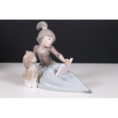 122 - Collection of Lladro and Nao dog related figurines to include 5401, Collectors Society 1989, 7612 5t... 